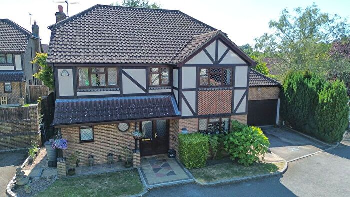 4 Bedroom Detached House For Sale In Windsor Gardens, Ash, Surrey, GU12