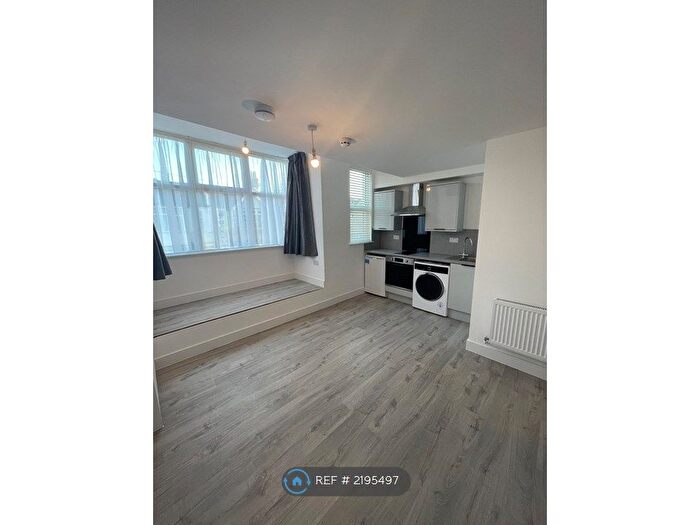 Studio To Rent In Winchester Road, London, N9