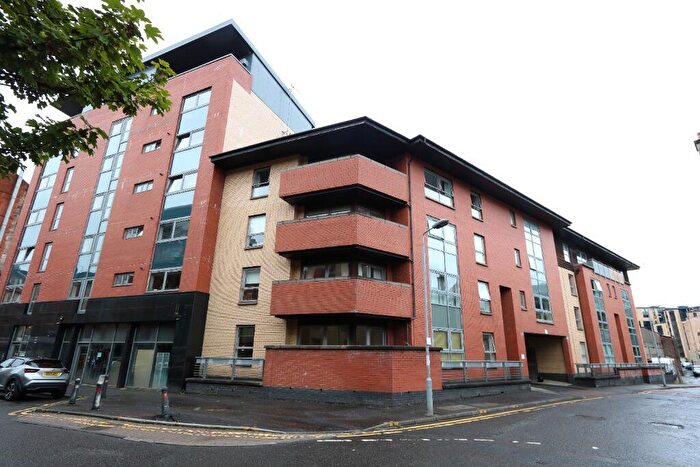 3 Bedroom Flat To Rent In Dunaskin Street, Glasgow, G11