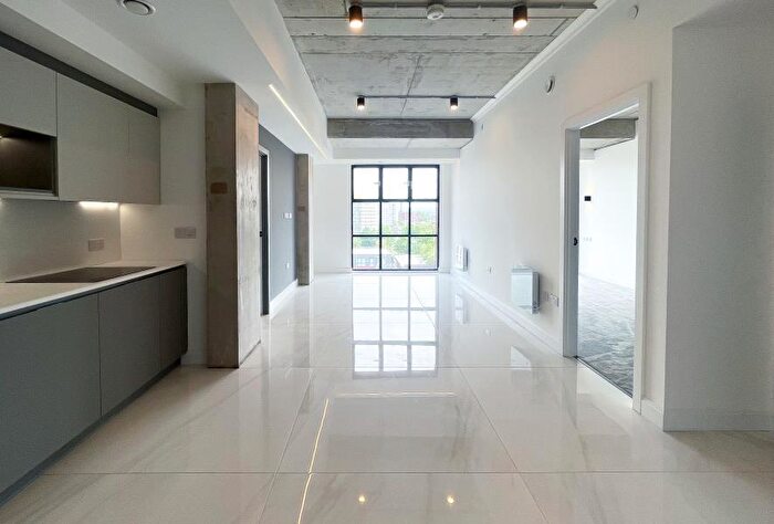 2 Bedroom Apartment To Rent In Apt . :: One Silk St, M4