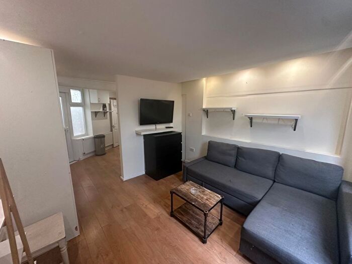 1 Bedroom Flat To Rent In Felixstowe Road, Edmonton, N9