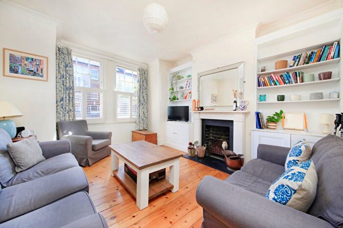 2 Bedroom Flat To Rent In Queenstown Road, Battersea, SW8