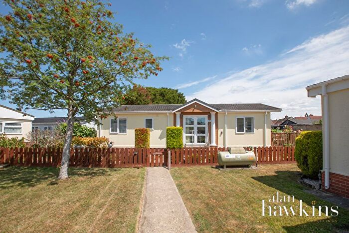 2 Bedroom Park Home For Sale In Bungalow Caravan Park, Bradenstoke, SN15