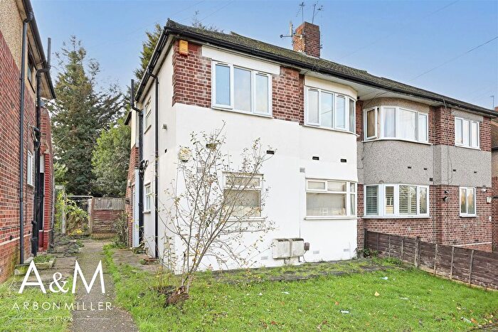 2 Bedroom Maisonette For Sale In Fullwell Avenue, Clayhall, IG5