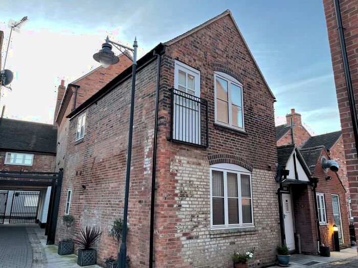 2 Bedroom Flat To Rent In Church Street, Atherstone, CV9