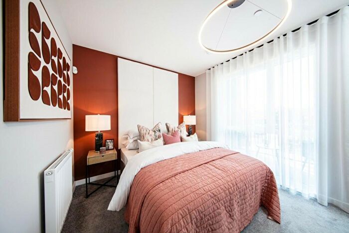 1 Bedroom Apartment For Sale In Pier Way, Woolwich, SE28