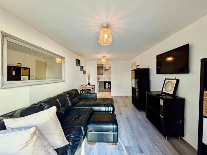 1 Bedroom Flat To Rent In Highfield Road, Feltham, TW13