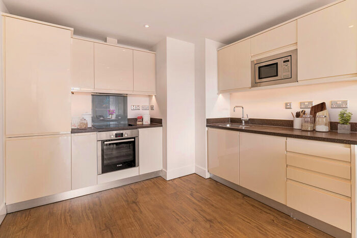 2 Bedroom Apartment To Rent In Station Approach, Epsom, Surrey, KT19