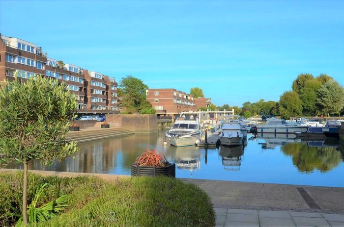 1 Bedroom Flat To Rent In Augustus Close, Brentford, TW8