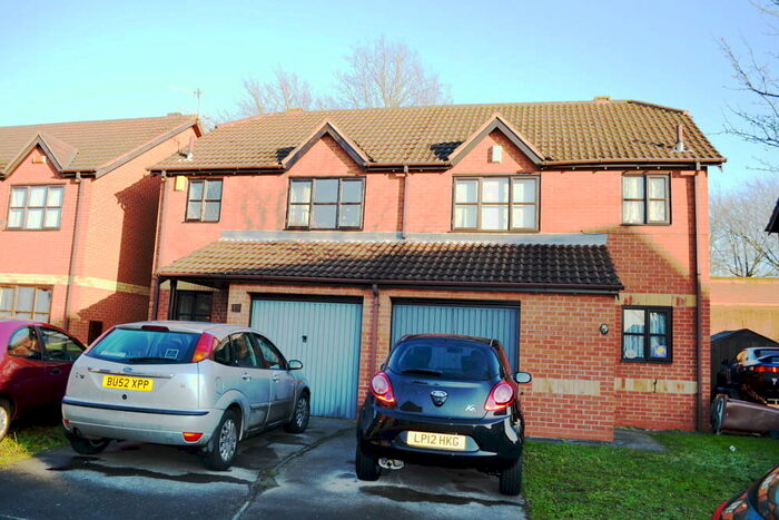 3 Bedroom Detached House To Rent In Bedarra Grove, Lenton, Nottingham, NG7