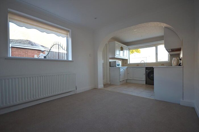 2 Bedroom Bungalow To Rent In Windermere Avenue, Scartho, Grimsby, DN33