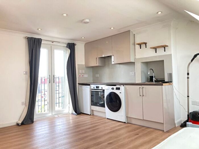 Studio To Rent In Very Near Middleton Avenue Area, Greenford, UB6