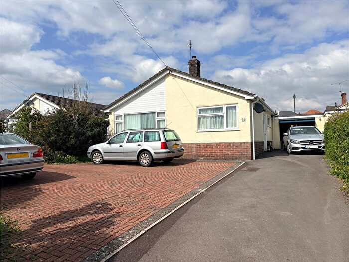 3 Bedroom Bungalow For Sale In Homefield, Shaftesbury, Dorset, SP7