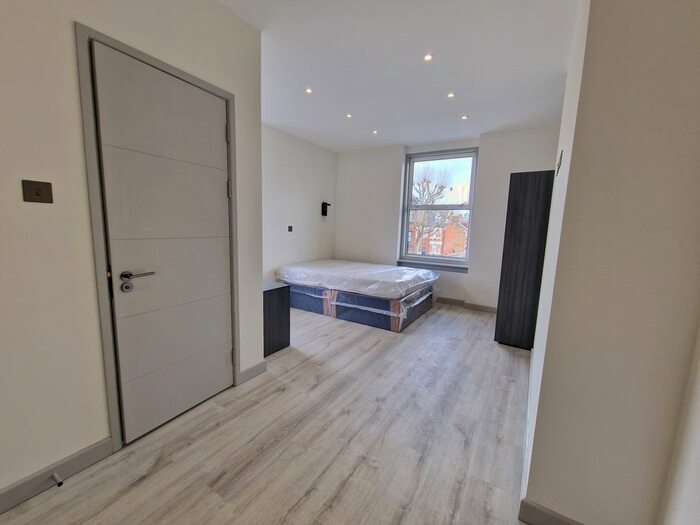 Studio To Rent In Holloway Road, London, N7