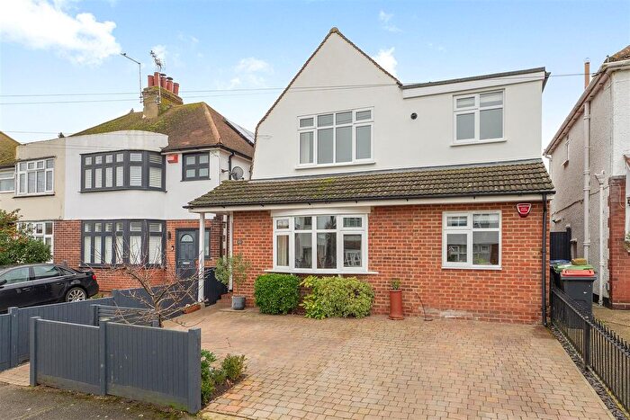3 Bedroom Detached House For Sale In Linden Avenue, Whitstable, CT5