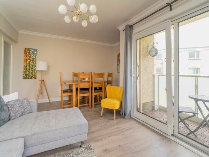 2 Bedroom Flat To Rent In Barnton Court, Barnton, Edinburgh, EH4