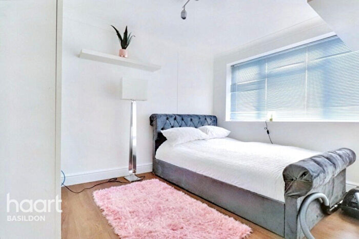 3 Bedroom Terraced House For Sale In Passingham Avenue, Billericay, CM11