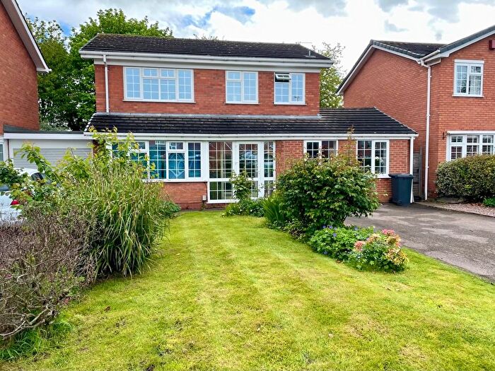 4 Bedroom Property To Rent In Lincoln Close, Lichfield, WS13