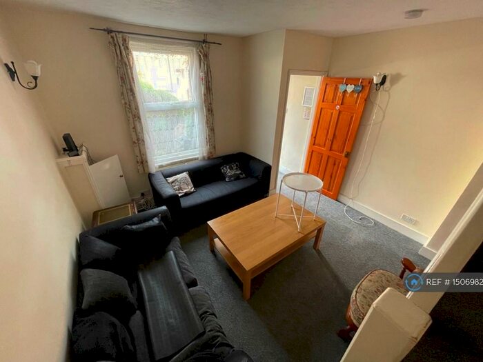 3 Bedroom Terraced House To Rent In Granby Gardens, Reading, RG1