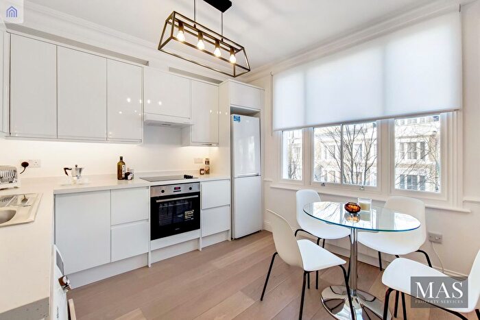 2 Bedroom Flat To Rent In Kempsford Gardens, London, SW5