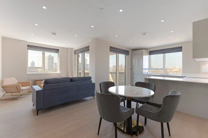 2 Bedroom Flat To Rent In Battersea Bridge Road, Battersea Park, SW11