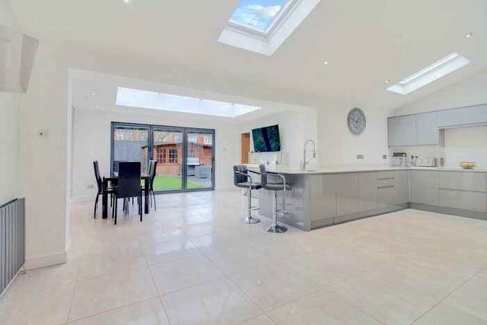 4 Bedroom Semi-Detached House To Rent In Highthorn Road, Huntington, York, YO31