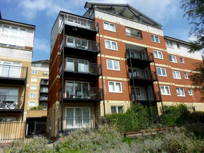 2 Bedroom Flat To Rent In Penn Place, Northway, Rickmansworth, WD3