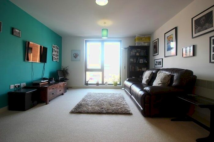 1 Bedroom Flat To Rent In Queensway, Redhill, RH1