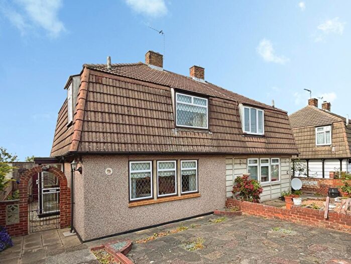 3 Bedroom Semi-Detached House For Sale In Port Avenue, Greenhithe, Kent, DA9