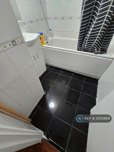 2 Bedroom Flat To Rent In Casterbridge Road, London, SE3