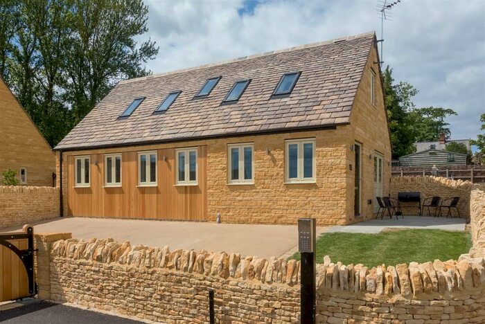 2 Bedroom Detached House For Sale In Pages Piece, Ebrington, GL55