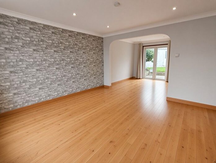 3 Bedroom Semi Detached House To Rent In Layfield Crescent, Brent Cross, NW4