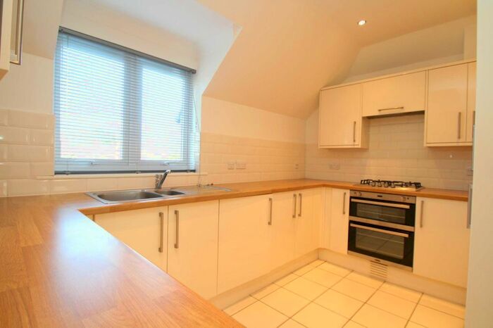 3 Bedroom Flat To Rent In Page Heath Lane, Bickley, Bromley BR1