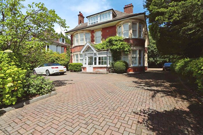 2 Bedroom Flat For Sale In Portchester Road, Bournemouth, BH8