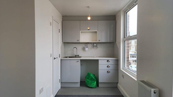 Studio To Rent In Chatsworth Road, London, E5