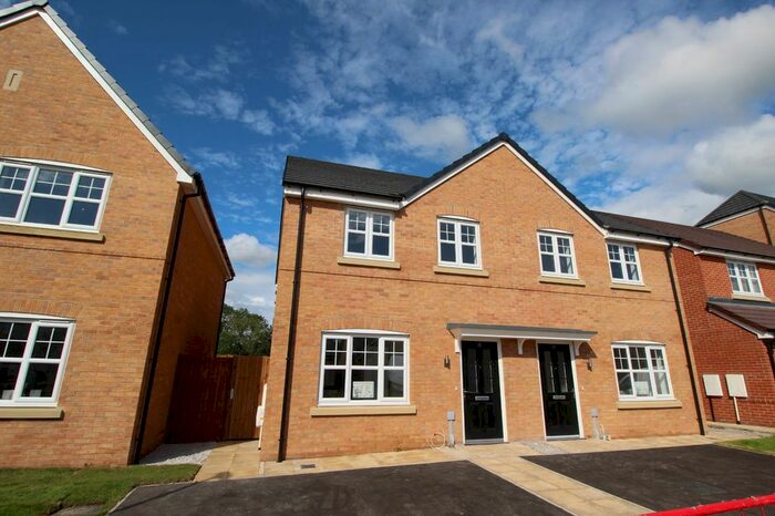 3 Bedroom Semi-Detached House To Rent In Vines Cross Way, Skelmersdale, Lancashire, WN8