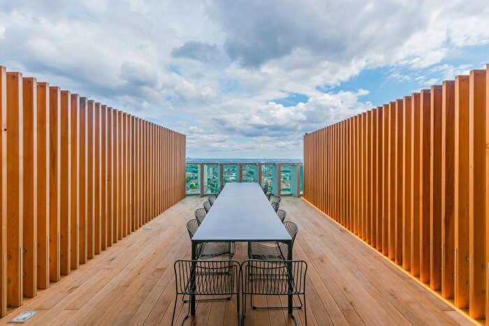 2 Bedroom Flat To Rent In Manhattan Loft Apartments, Stratford, London, E20