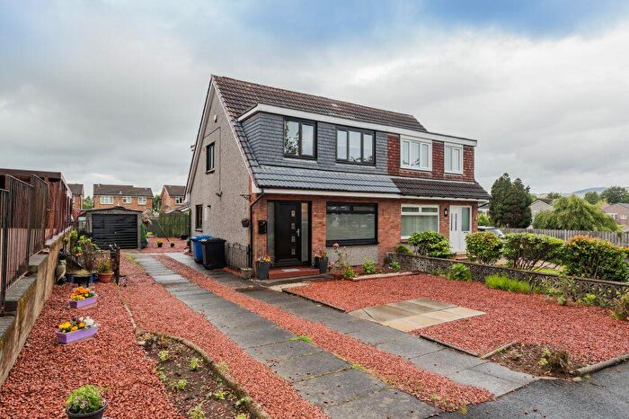 3 Bedroom Semi-Detached House For Sale In Dunglass Road, Bishopton, PA7