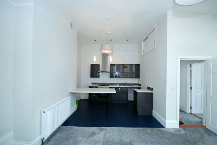 1 Bedroom Flat To Rent In Osborne Road, Southsea, PO5