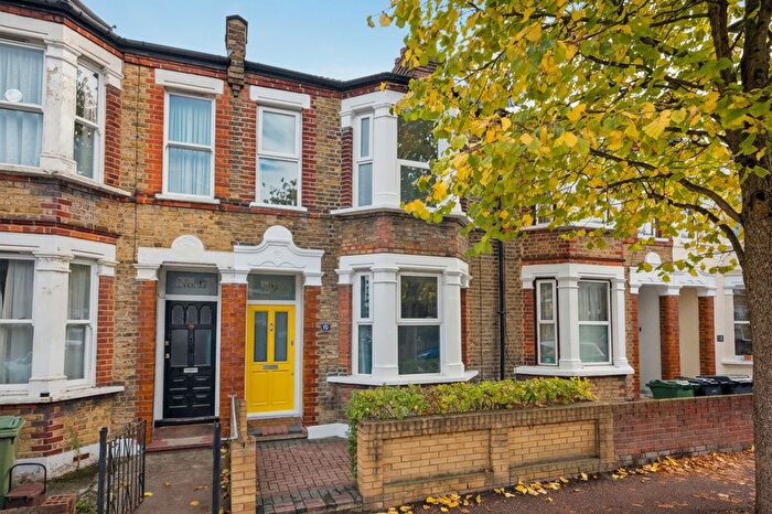4 Bedroom Terraced House For Sale In Borwick Avenue, Walthamstow, E17