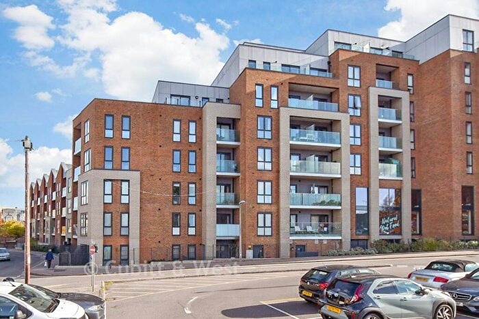 1 Bedroom Apartment For Sale In Queens Road, East Grinstead, West Sussex, RH19