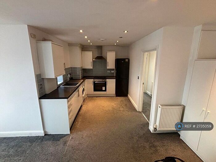 Studio To Rent In The Compasses, Luton, LU1
