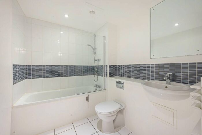 1 Bedroom Flat For Sale In Hardwicks Square, Wandsworth, London, SW18
