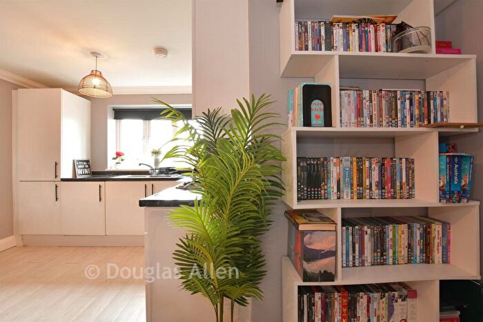 3 Bedroom Apartment For Sale In Lower Southend Road, Wickford, Essex, SS11