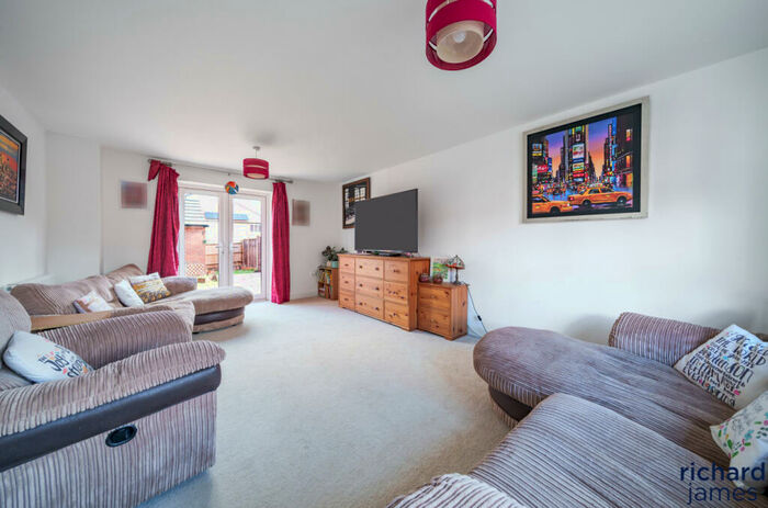 4 Bedroom Detached House For Sale In Lower Close, Wroughton, Swindon, SN4