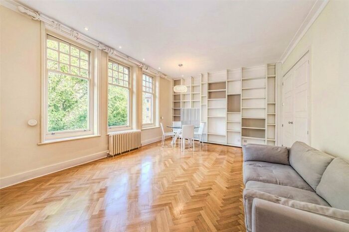 3 Bedroom Apartment To Rent In Elm Park Gardens, Chelsea, London, SW10