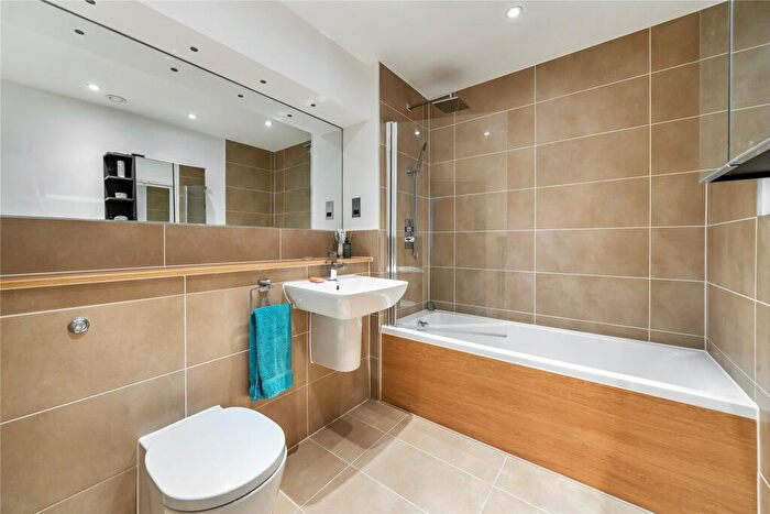 2 Bedroom Flat For Sale In Albemarle Road, Beckenham, BR3