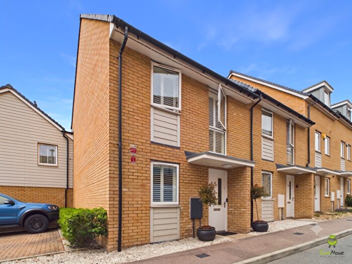 4 Bedroom Town House For Sale In Foster Drive, Dartford, DA1