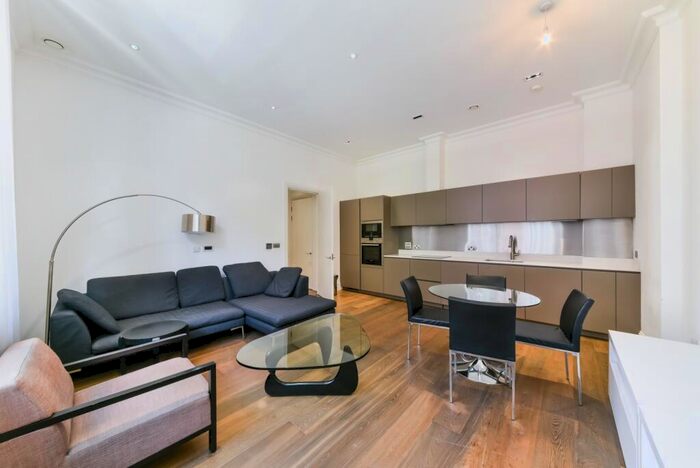 2 Bedroom Flat To Rent In Leman Street, Aldgate, London, E1