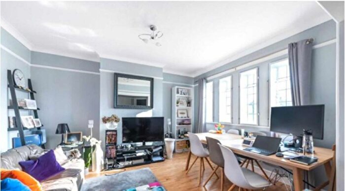 3 Bedroom Flat To Rent In Lyttelton Road, London, N2